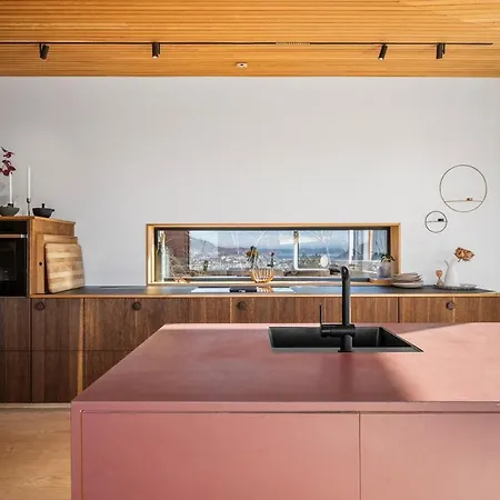 Βίλα In The Hollywood Hills Of With Breathtaking Views Μπέργκεν