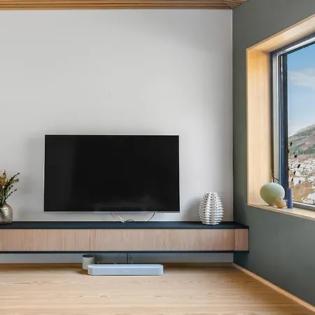In The Hollywood Hills Of With Breathtaking Views * Μπέργκεν