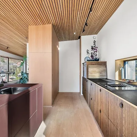 In The Hollywood Hills Of With Breathtaking Views Μπέργκεν