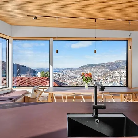 In The Hollywood Hills Of With Breathtaking Views * Μπέργκεν