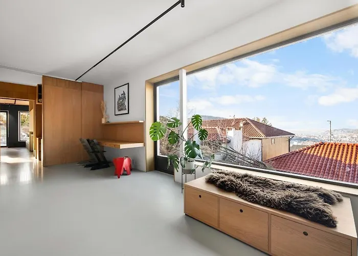 In The Hollywood Hills Of With Breathtaking Views *