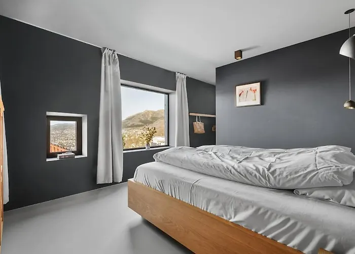 In The Hollywood Hills Of With Breathtaking Views 빌라