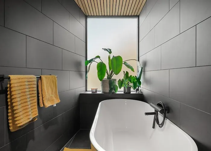 In The Hollywood Hills Of With Breathtaking Views 빌라 *