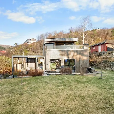 In The Hollywood Hills Of With Breathtaking Views Берген