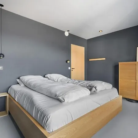 In The Hollywood Hills Of With Breathtaking Views *