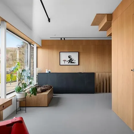 In The Hollywood Hills Of With Breathtaking Views Вілла Берген