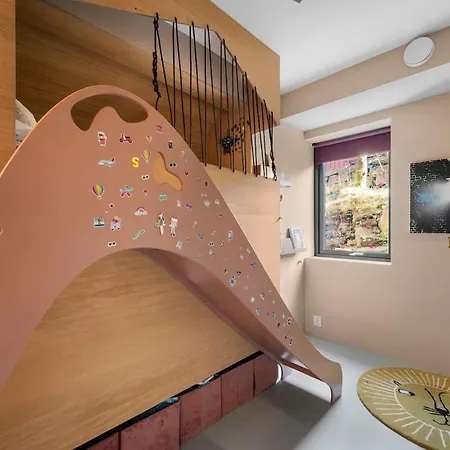 In The Hollywood Hills Of With Breathtaking Views Вілла Берген