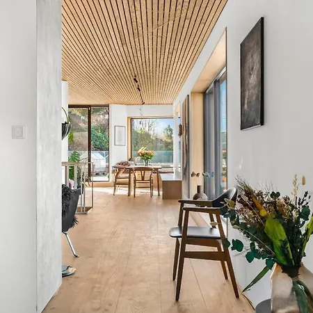 In The Hollywood Hills Of With Breathtaking Views *