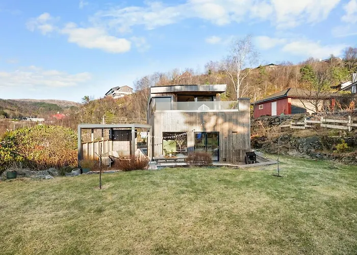 In The Hollywood Hills Of With Breathtaking Views Bergen