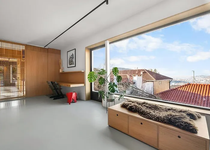 In The Hollywood Hills Of With Breathtaking Views Bergen