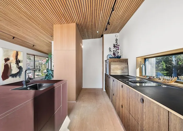 In The Hollywood Hills Of With Breathtaking Views Bergen