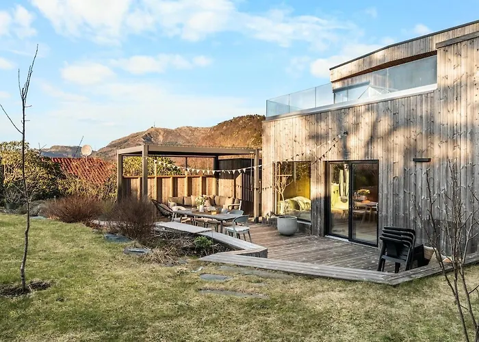 In The Hollywood Hills Of With Breathtaking Views Villa Bergen