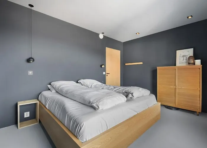 In The Hollywood Hills Of With Breathtaking Views *